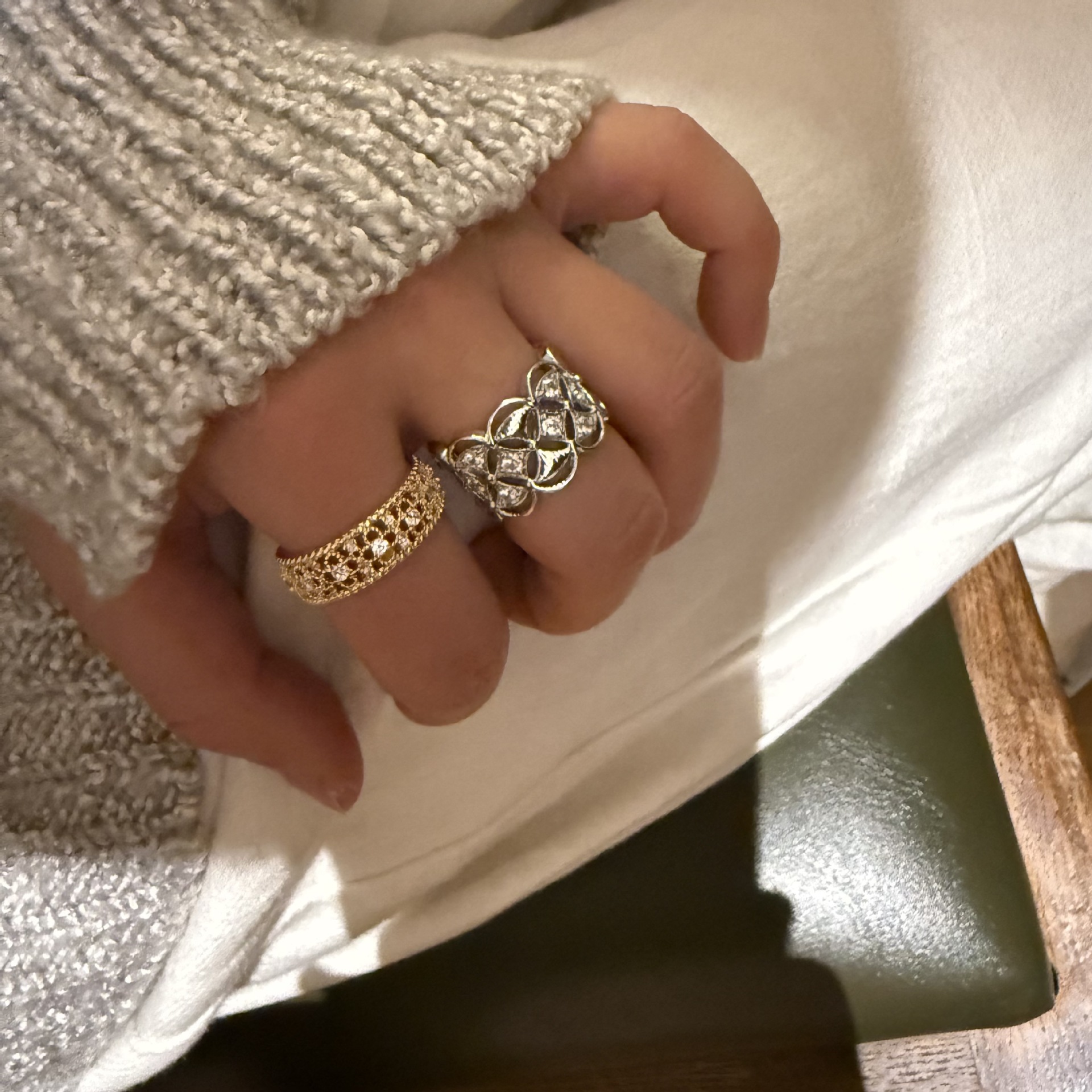 korean lace direct light luxury niche design sweet cool temperament zircon ins ring resin middle ancient ring female Application Scenario