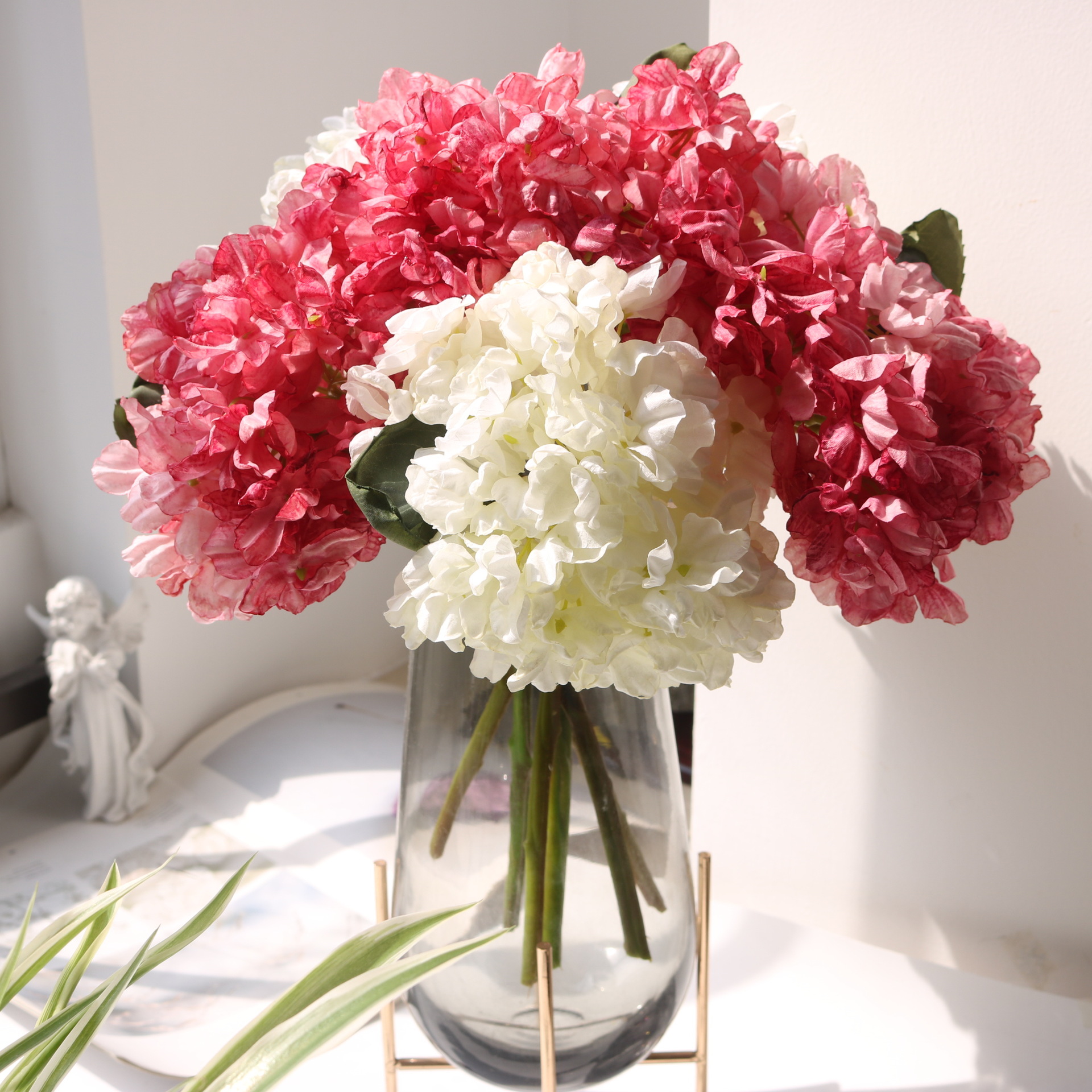 french retro focusing edge hydrangea artificial flower oil painting coral simulation hydrangea home layout living room flower arrangement ornamental flower details Picture