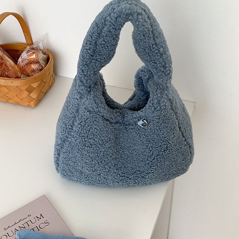 women's korean style autumn and winter large-capacity lambswool handbag commute minimalist fashionable teddy plush handbag details Picture