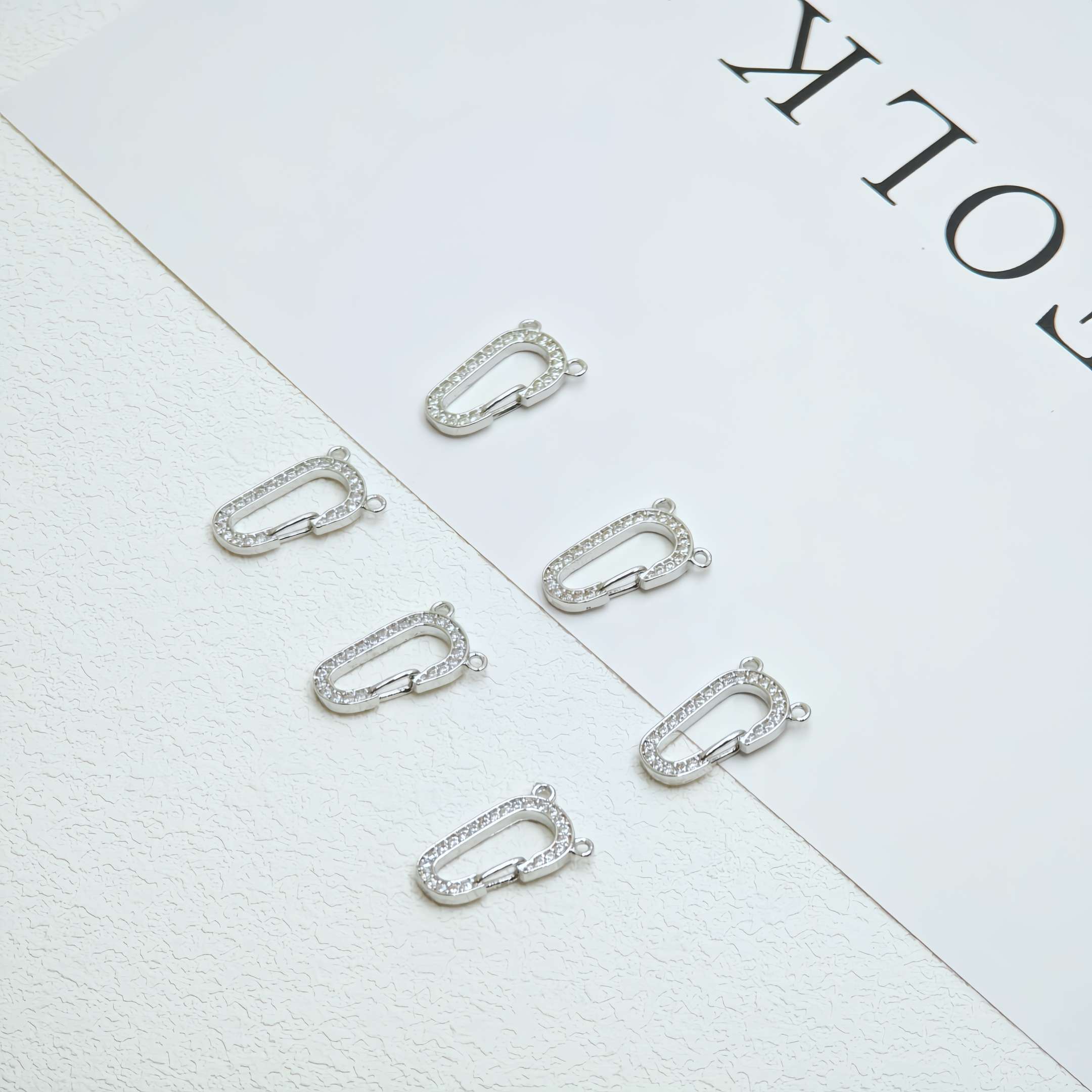 Obiya long and elegant earrings, women's accessories, fashionable and elegant little swan pendant accessories, trendy and versatile accessories. Application Scenario