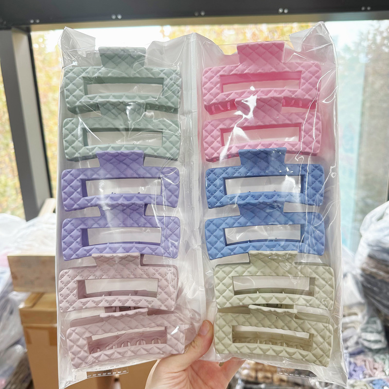 amazon cross-border rubber paint oversized grip back head shark clip hair volume more than barrettes two yuan hair accessories wholesale Application Scenario