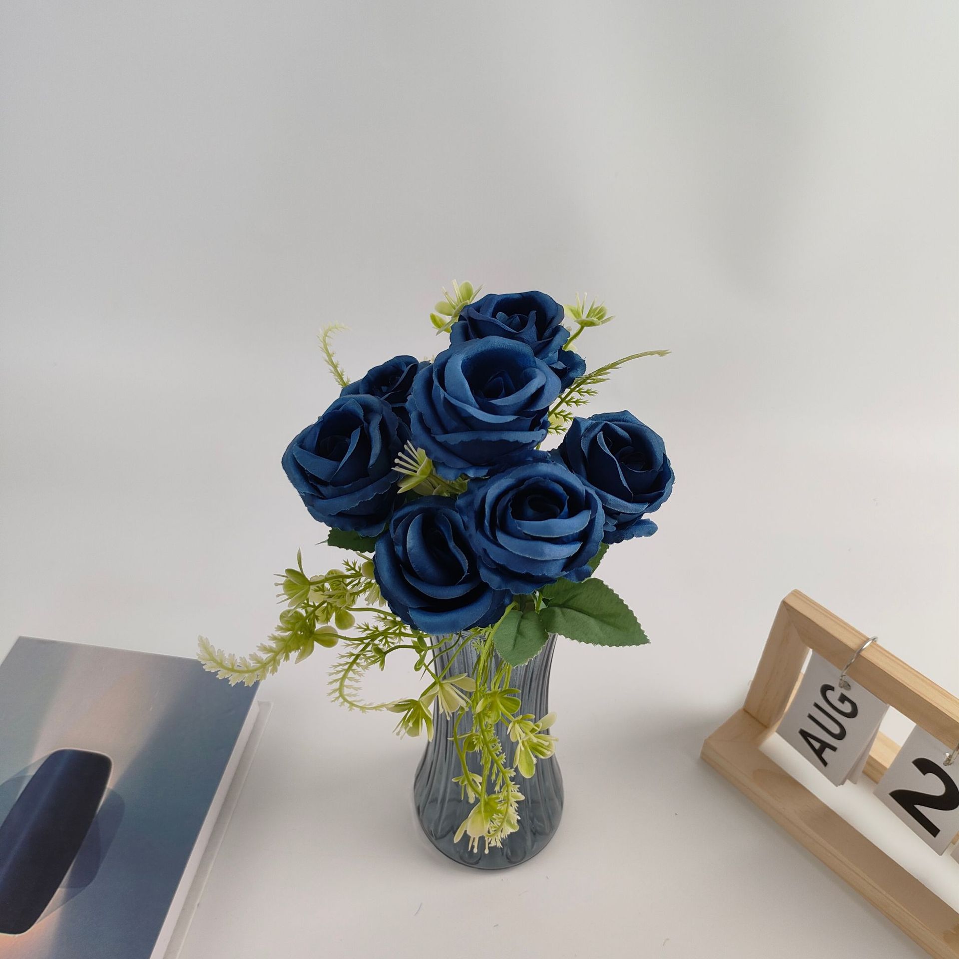 7-head small handle beam artificial rose nordic style romantic hand holding fake flower furnishings living room furnishings simulation 7-head rose details Picture