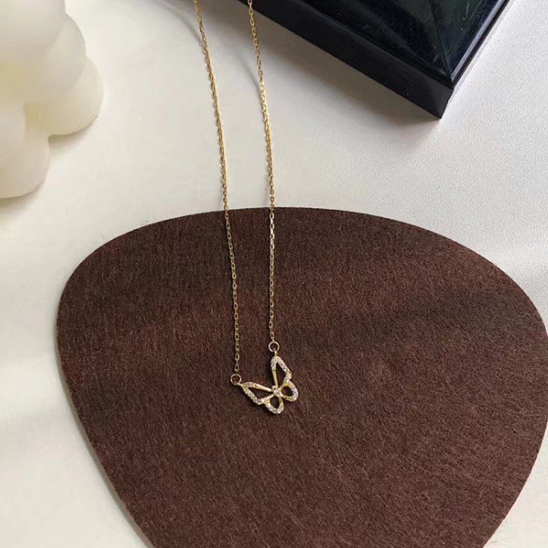 2024 new hollow butterfly necklace for women niche design light luxury fashion all-match trendy net red necklace jewelry full figure