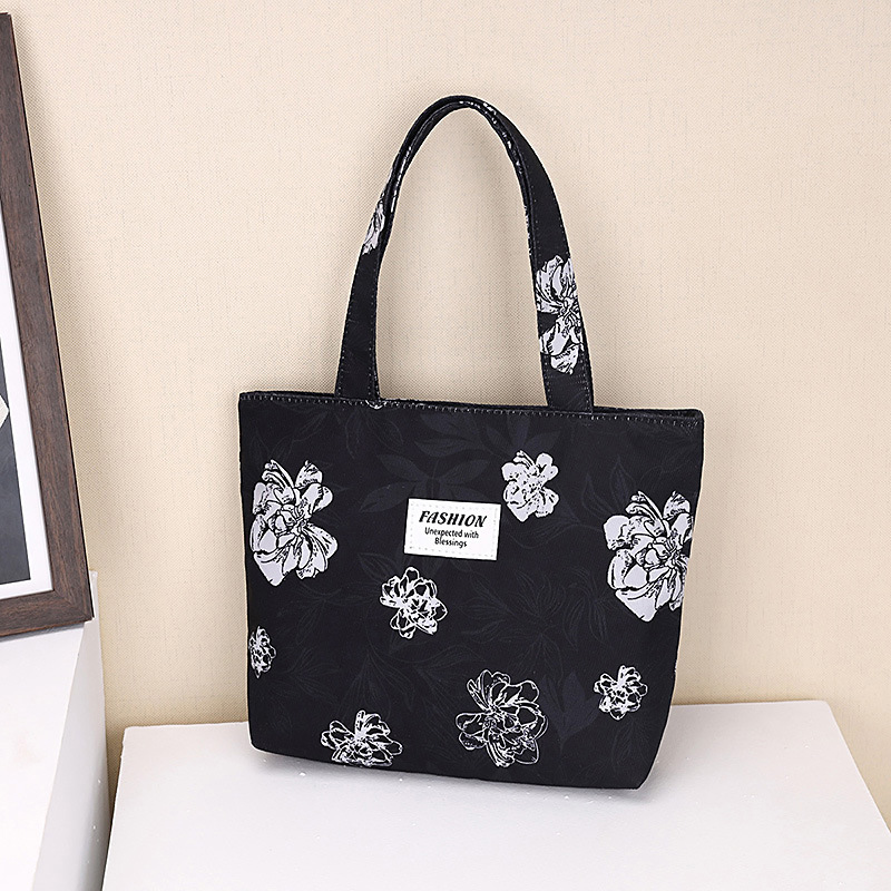 new women's bag large capacity bag nylon cloth portable handbag fashion lunch bag simple mummy multi-color small bag Application Scenario