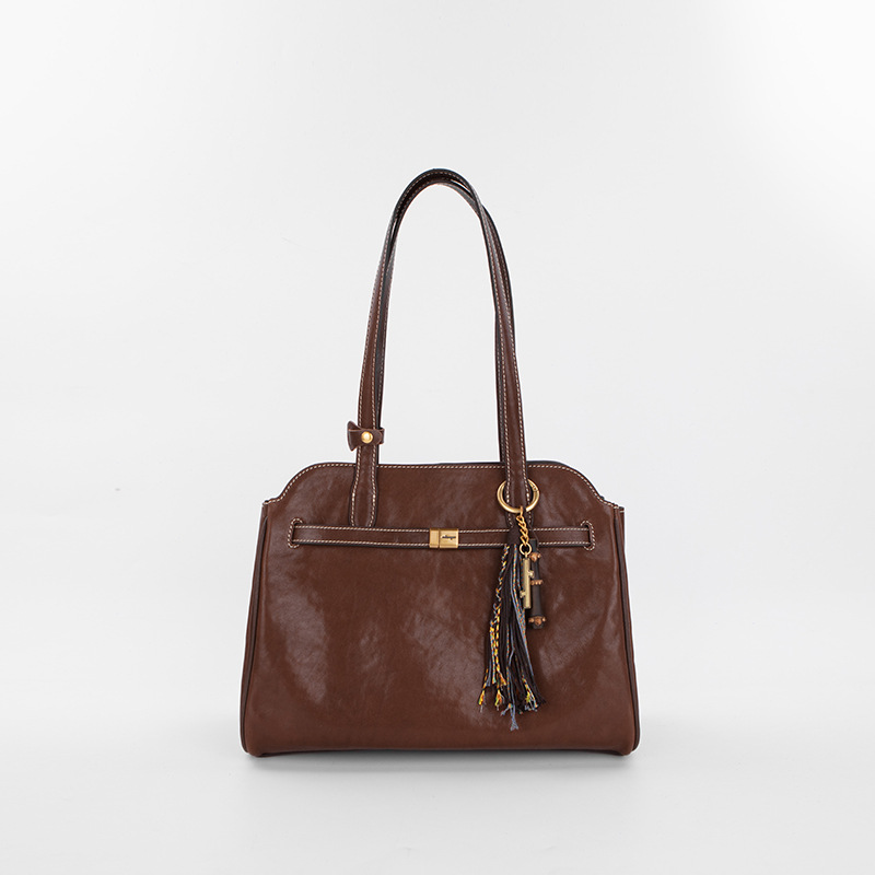 [same style with wang churan] herbal heaven tote bag top layer vegetable tanning leather shoulder handbag messenger bag commuter bag Application Scenario