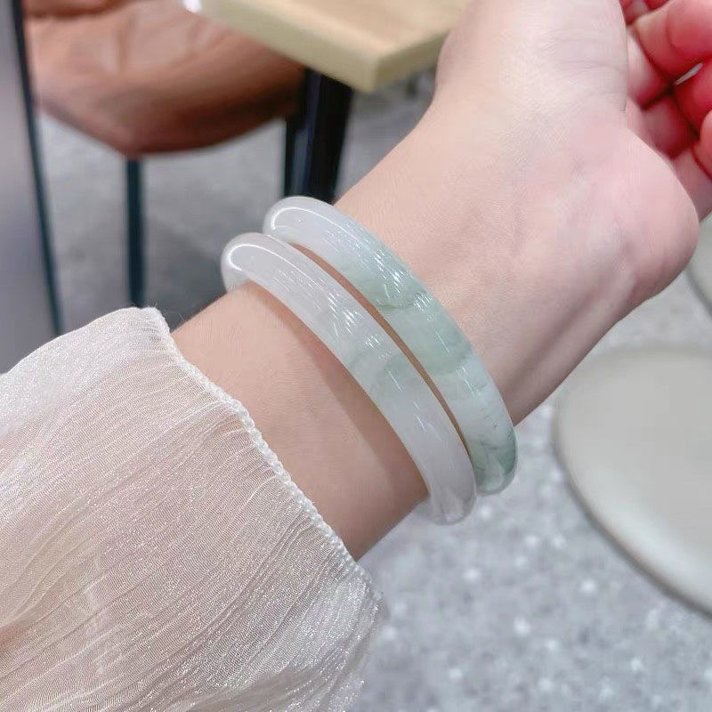 xinjiang tianshan mountains jade tianshan emerald bracelet girl colored glaze bracelet ice-like spring green round bar floating flowers jingle Specification drawing