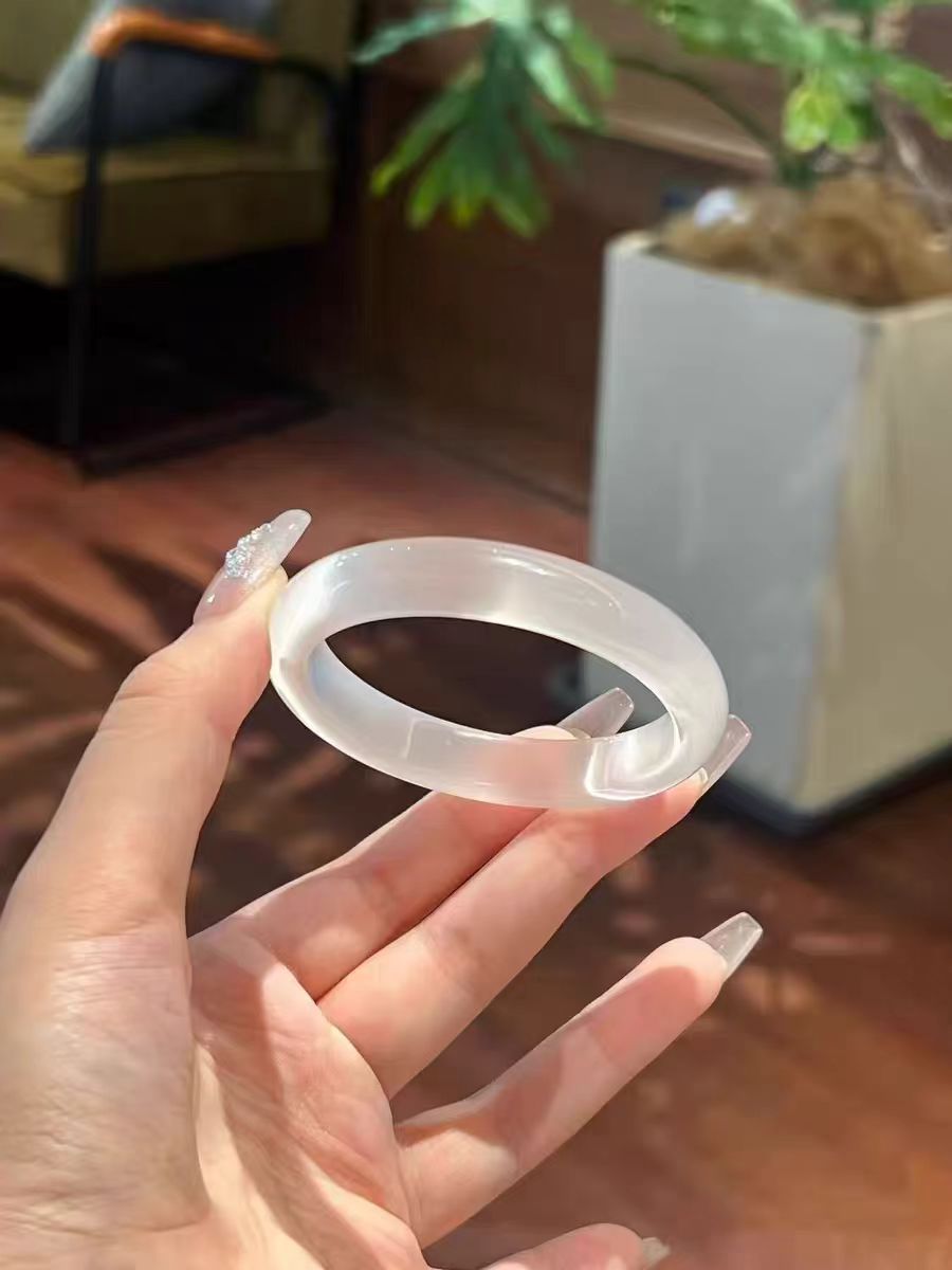 big circle white moonlight colorful opal chalcedony bracelet women's fashion ice blue bracelet for girlfriend girlfriend birthday Application Scenario