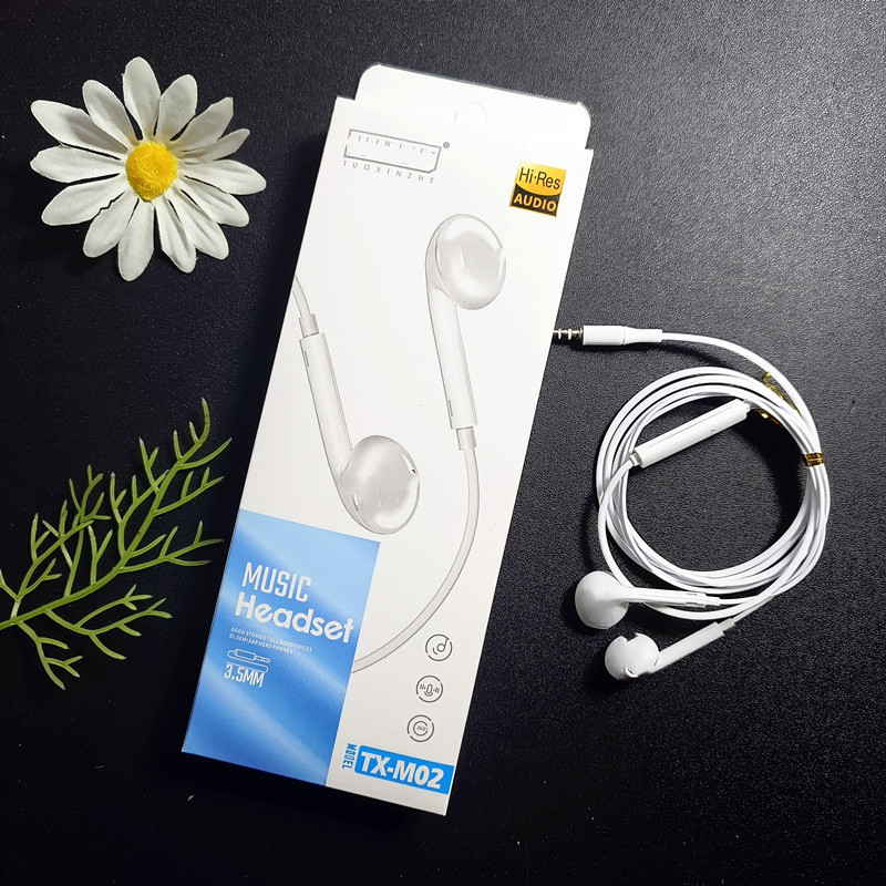 in-ear flat head flat mouth 3.5 round hole music headset wire control headset with microphone full figure
