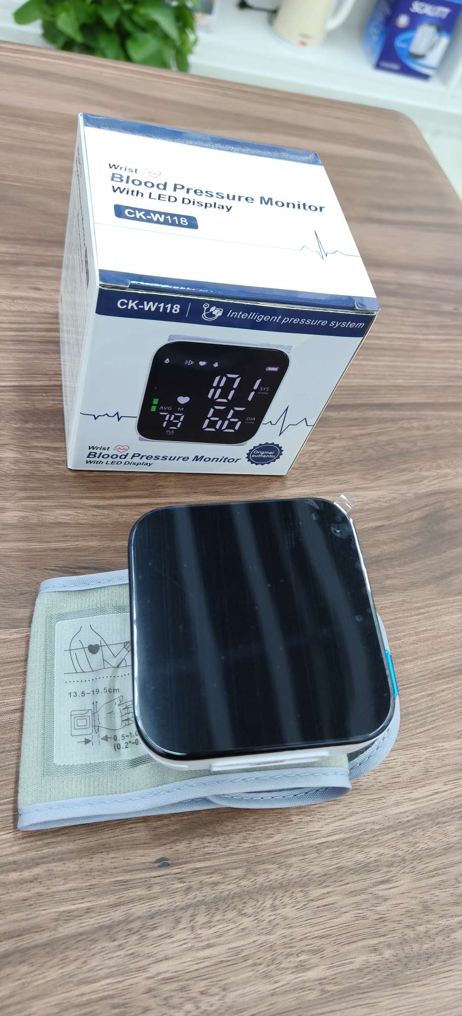 医药保养智能血压仪家用电子血压计健康监测精准测量便携式血压仪器