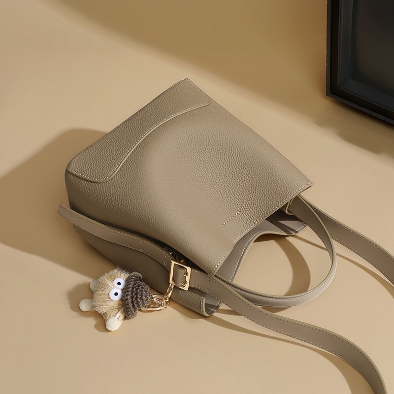 bucket bags women's 2025 new summer women's bag large capacity versatile shoulder messenger bag handbag luggage details Picture
