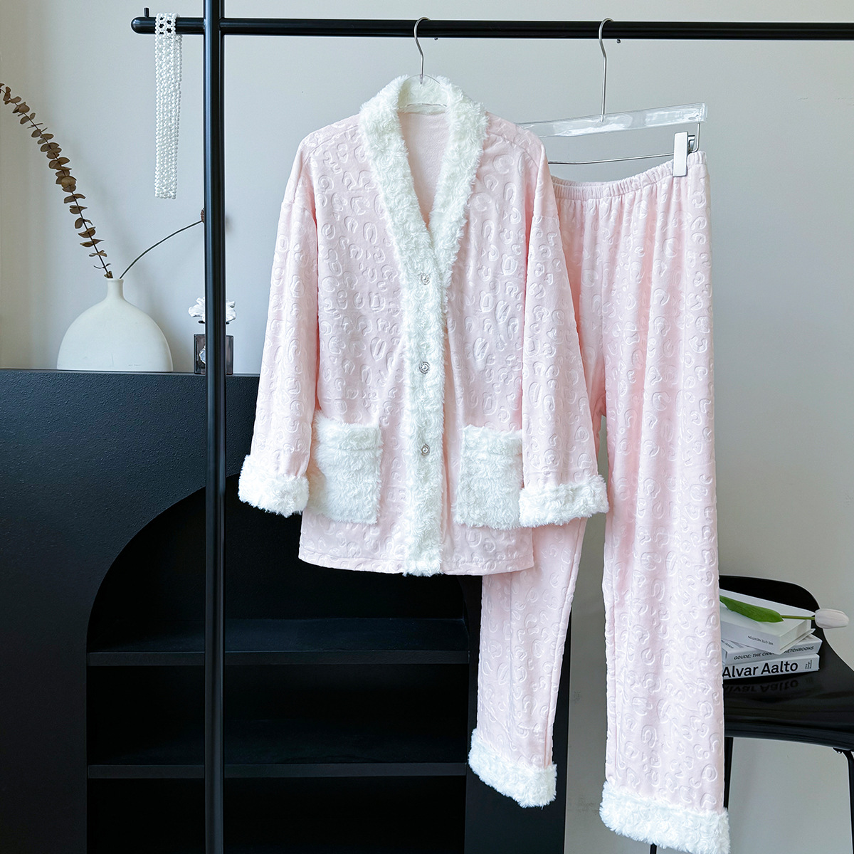 sweet island velvet pajamas women's autumn and winter warm and cute high-grade home wear set plush printed long-sleeved pajamas Application Scenario