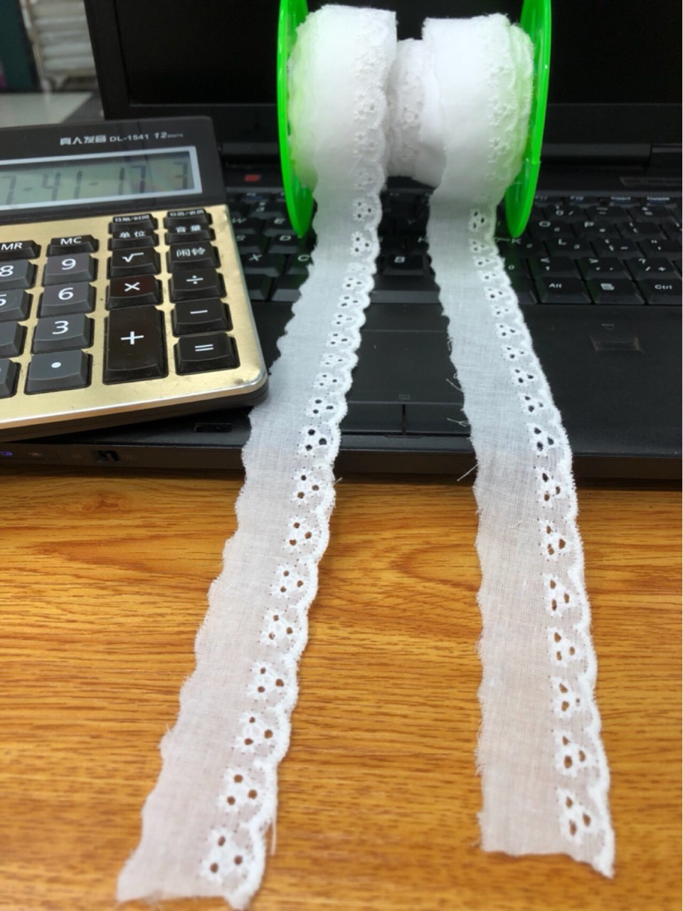 TC布涤光三孔花边 服装辅料 玩具车载娃娃辅料 围裙辅料花边花边花边辅料服装辅料花边花边钉珠细节图