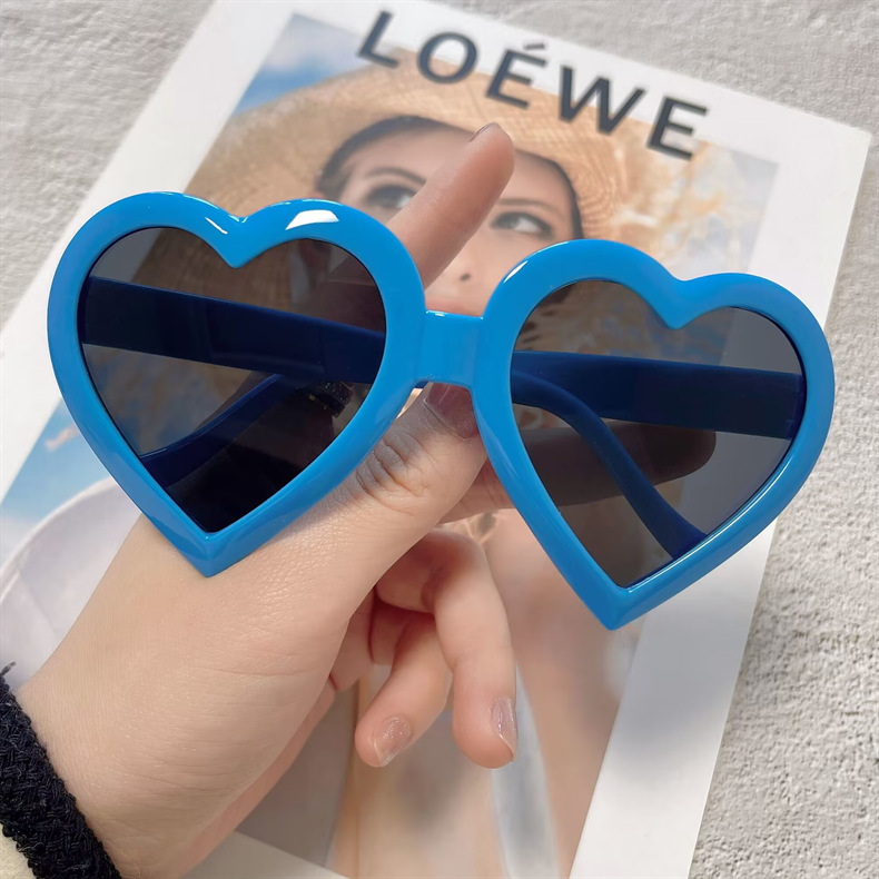 heart-shaped sunglasses funny birthday party glasses uv protection fashion personality and creativity wedding photo sunglasses for women details Picture