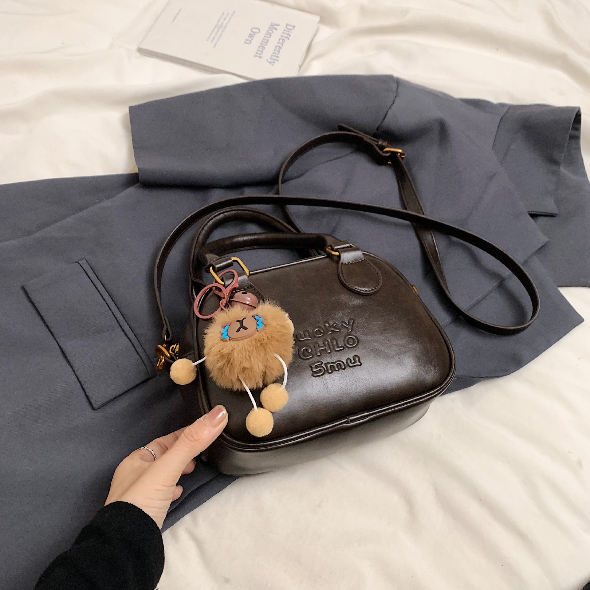 niche retro bowling bag for women 2025 new fashion shoulder messenger bag advanced texture coffee color handbag details Picture