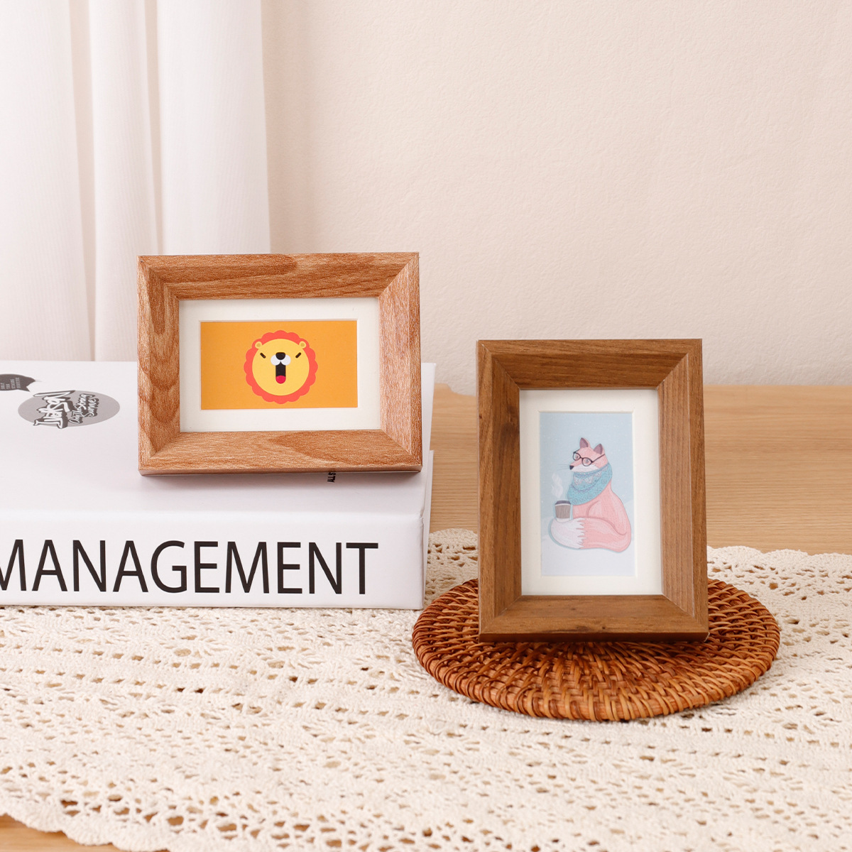mini mini card polaroid photo frame display 3-inch 100 yuan coin collection framed photo frame couple photo decoration Application Scenario