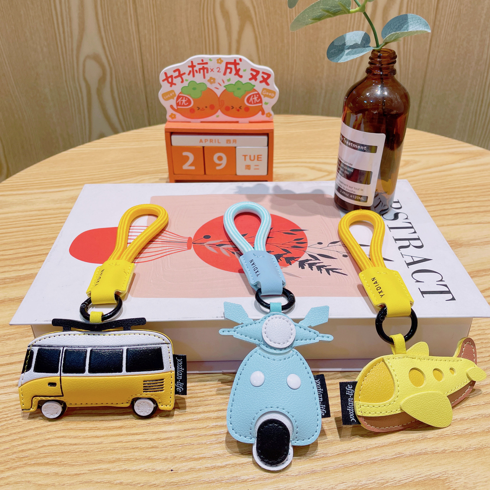 original leather series keychain ornaments small gifts wholesale car key chain pendant schoolbag simple small lanyard Application Scenario