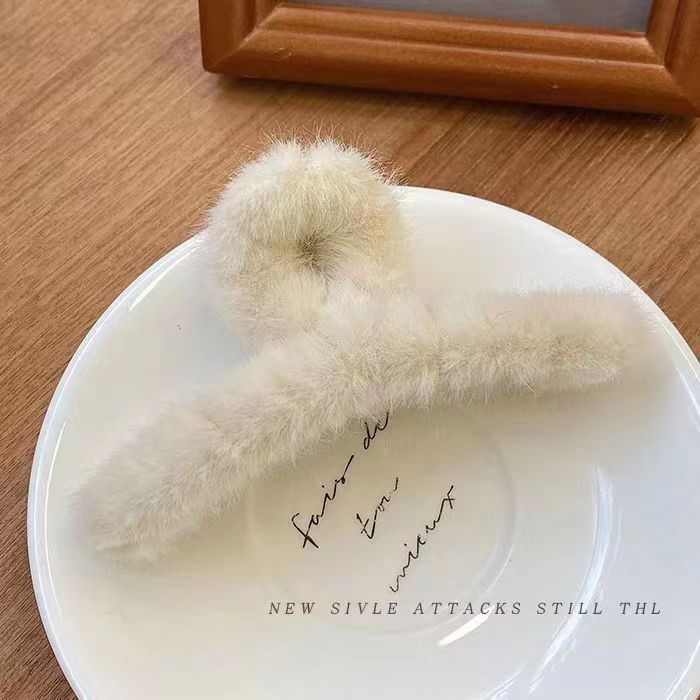autumn and winter korean style plush barrettes female temperament korean ins hairpin back head shark clip furry grabber clip headdress female Item Picture