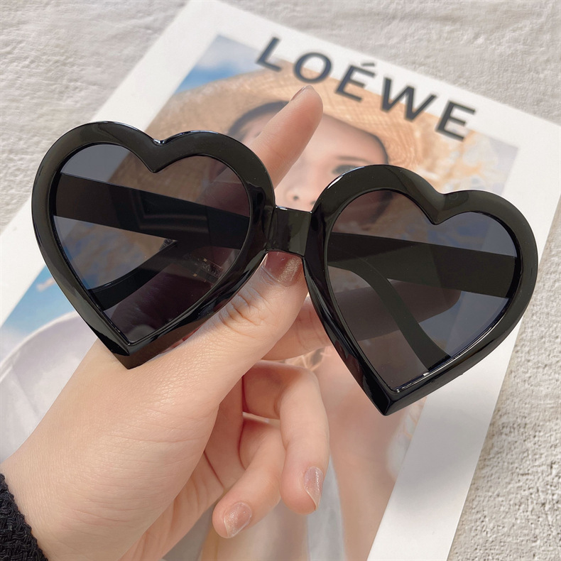 heart-shaped sunglasses funny birthday party glasses uv protection fashion personality and creativity wedding photo sunglasses for women full figure