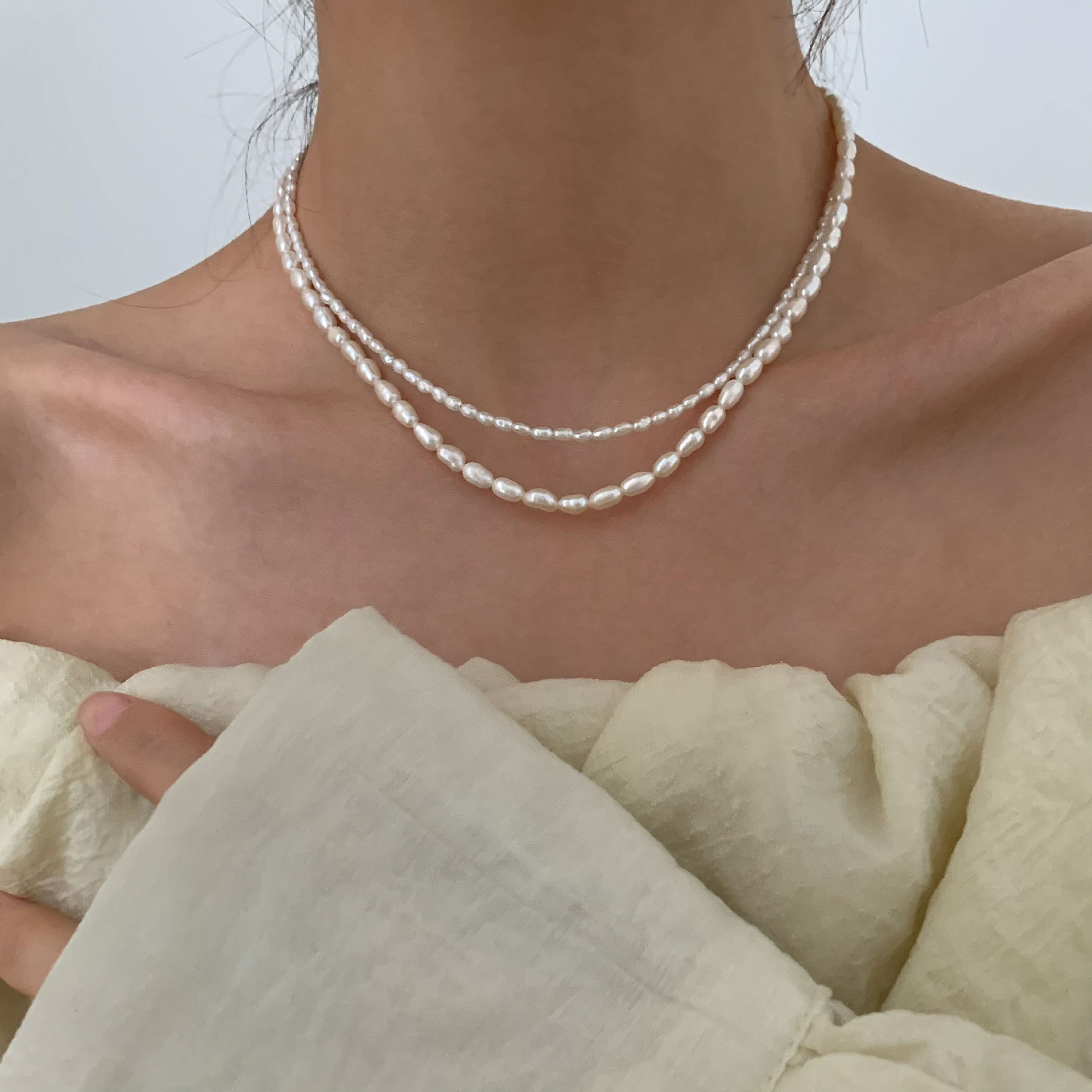 natural freshwater pearl necklace women's fashion barhaoke clavicle chain special-interest design 14k gilded necklace sweater chain details Picture