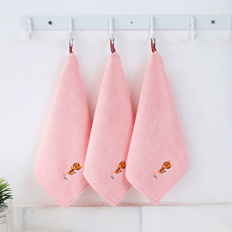 100% pure cotton 32-strand small square towel 25*25 cartoon embroidered plain hook children's square towel kindergarten baby towel details Picture
