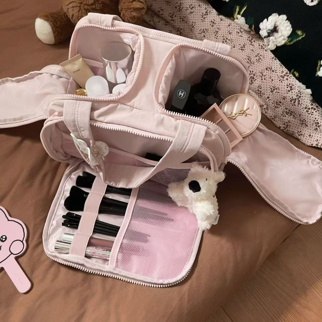 double wide opening large capacity! fluffy cosmetic bag female 2024 new high-end travel portable toiletry bag details Picture
