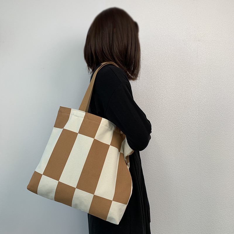 canvas bag female one-shoulder class college student book holding ins korean style with zipper artistic design sense portable canvas bag Application Scenario