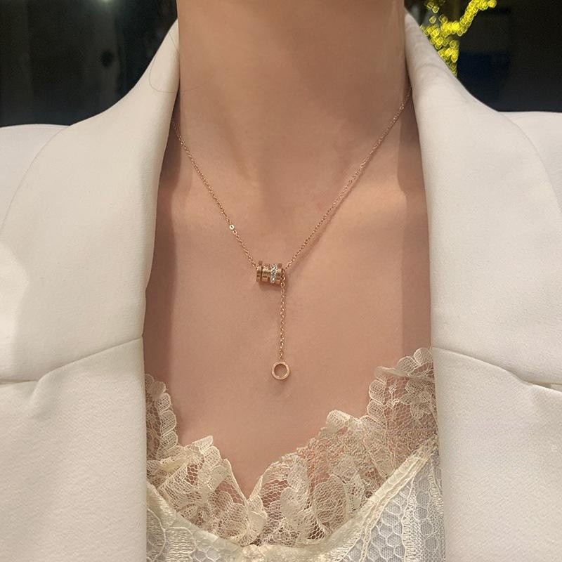 titanium steel no fading small waist light luxury necklace for women 2024 internet celebrity niche high-grade design necklace clavicle chain full figure