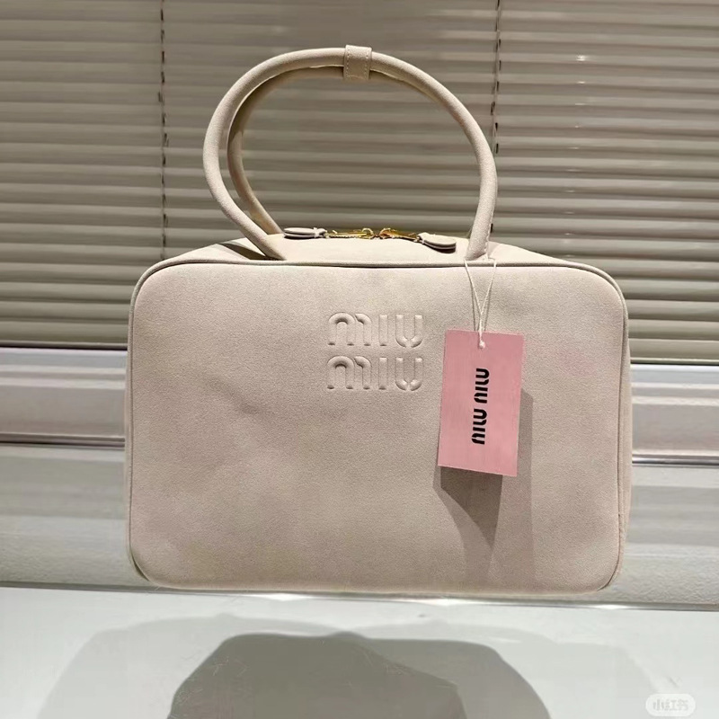 miu miujia popular large briefcase retro commuter large capacity simple tote bag fashion shoulder handbag Application Scenario