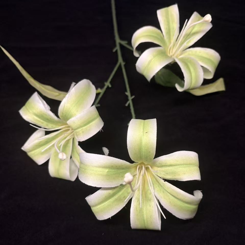 three-head golden lily fake flower furnishings decoration simulation handmade flowers silk flower wedding auditorium party flower arrangement decoration wedding details Picture