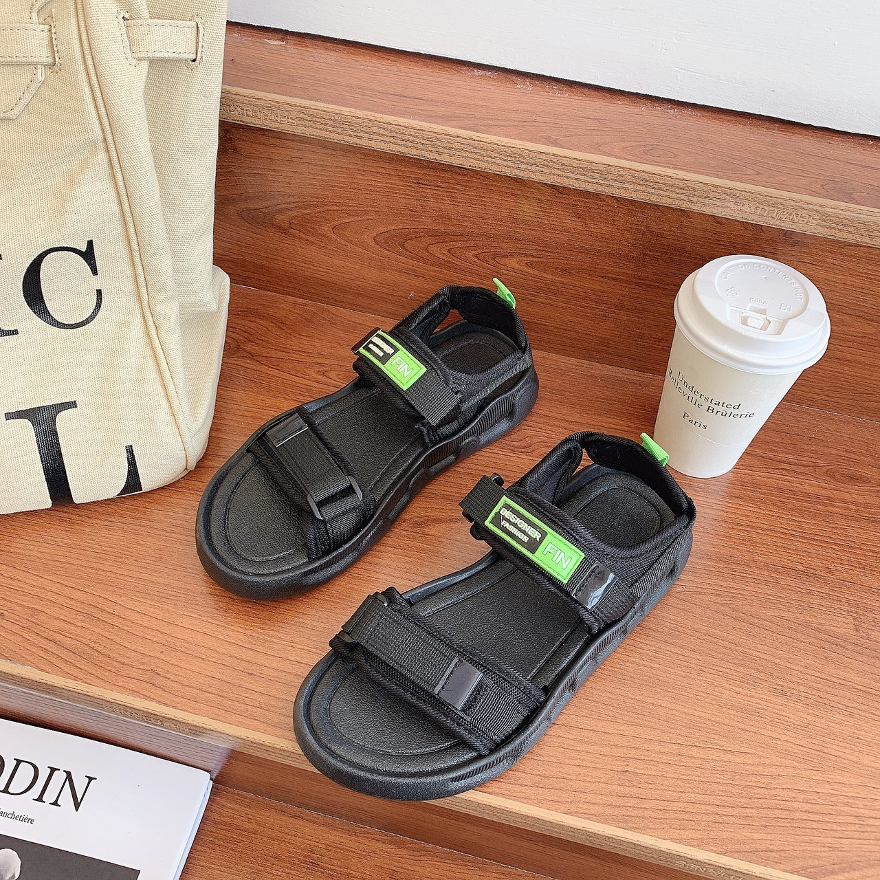 summer 2023 new sandals for women breathable, wear-resistant and non-slip small fresh trend fashion wholesale large size cross-border factory Application Scenario