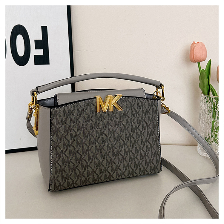 fashion tote crossbody female 2025 new shoulder bag elegant advanced all-matching printed large capacity crossbody Application Scenario