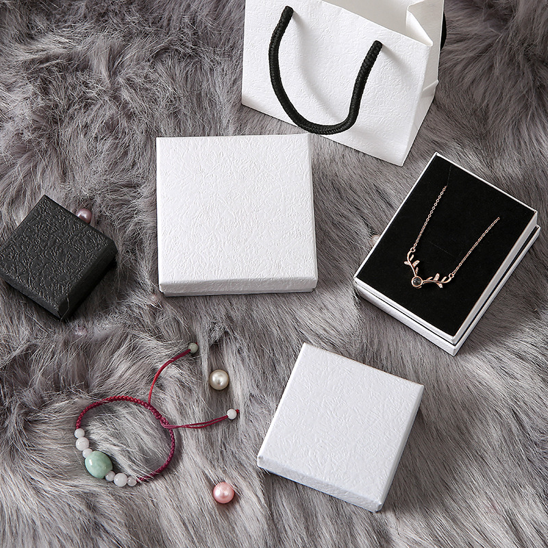 solid color black and white jewel case and packing box simple fresh earrings bracelet necklace ring stud earrings paper jewelry packaging box Application Scenario