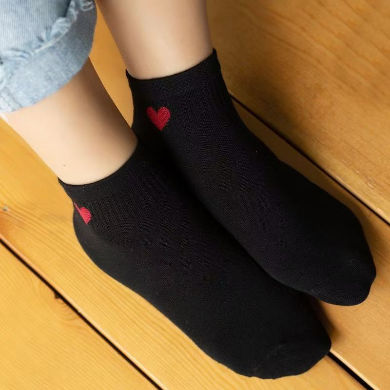 zhuji socks wholesale spring and summer thin red heart all-match black and white girls short socks sweat-absorbent breathable boat socks women's socks full figure