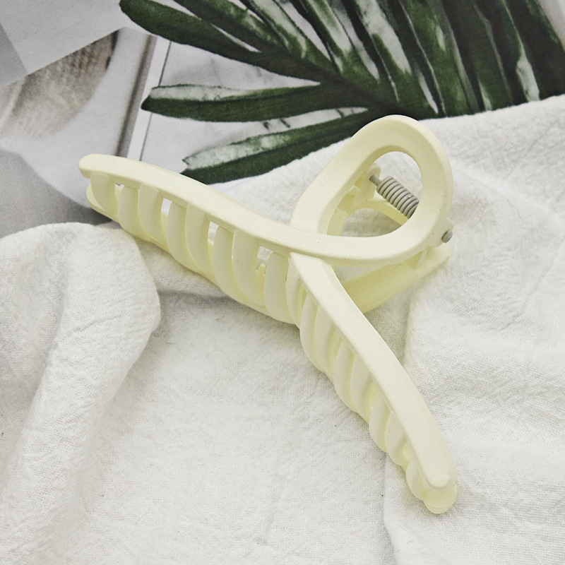 all-match large hair clip frosted grip integrated simple hair accessories updo high sense headdress hairpin shark clip wholesale Application Scenario