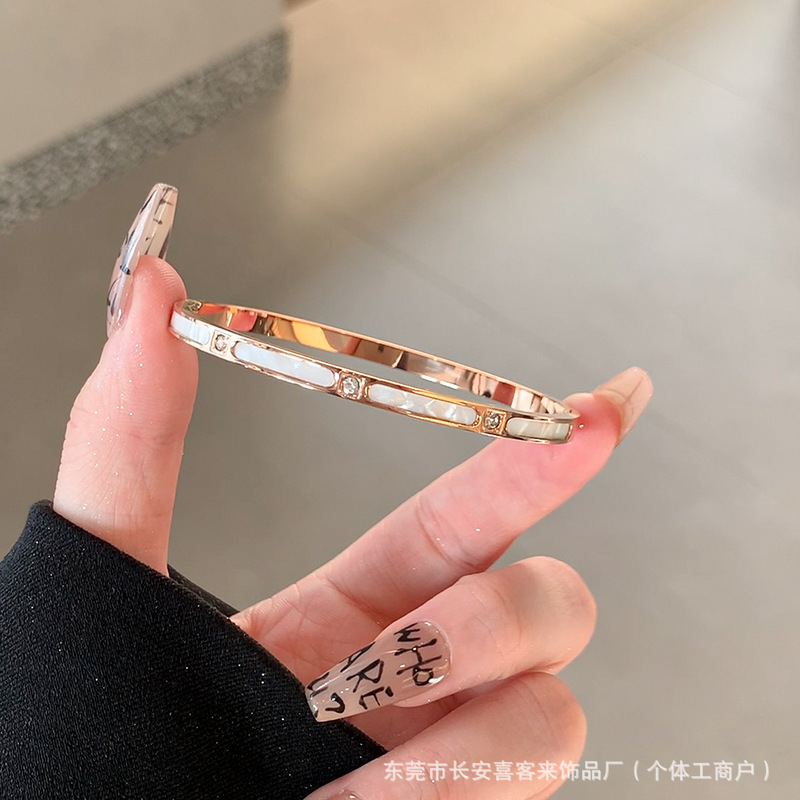 white shell bamboo bracelet female titanium steel bracelet high sense simple bracelet bracelet imitation shell bracelet bracelet hand jewelry details Picture