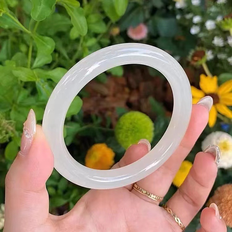 natural icy high ice agate bracelet white moonlight bracelet women's jade chalcedony lychee jelly bracelet jade bracelet ice transparent details Picture