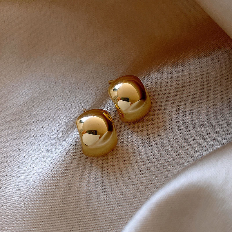golden earrings light luxury high-grade autumn and winter metal earrings women's new popular design temperament earrings Specification drawing