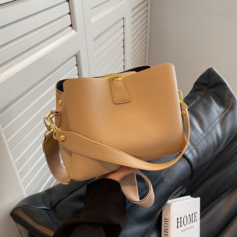 foreign trade fashion portable bucket bag large-capacity crossbody bag women's high-grade light luxury women's bag wholesale details Picture