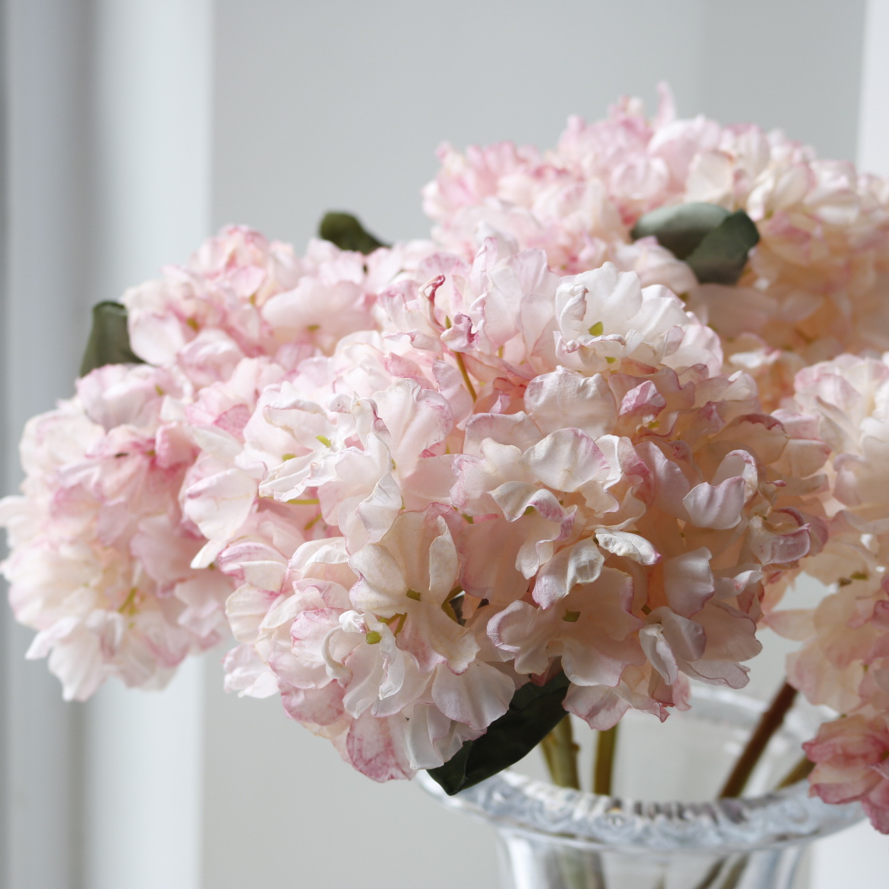french retro focusing edge hydrangea artificial flower oil painting coral simulation hydrangea home layout living room flower arrangement ornamental flower Application Scenario