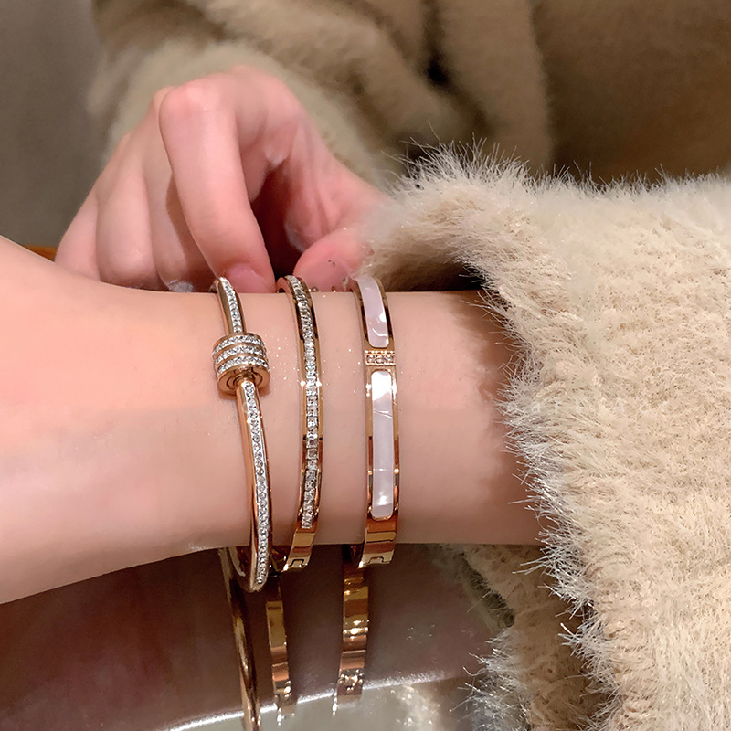 real gold electroplated zircon titanium steel bracelet women's fashion simple high sense bracelet niche temperament all-match jewelry wholesale Application Scenario
