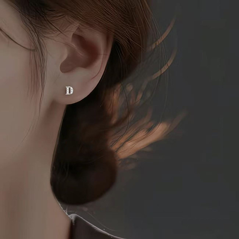s925 sterling silver high-grade versatile exquisite fashion graceful hypoallergenic stud earrings factory wholesale night market stall earrings Application Scenario