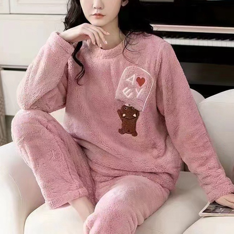 cartoon sweet head tilt bear same pajamas women's autumn and winter coral fleece thick loose large size foreign trade cross-border suit Application Scenario