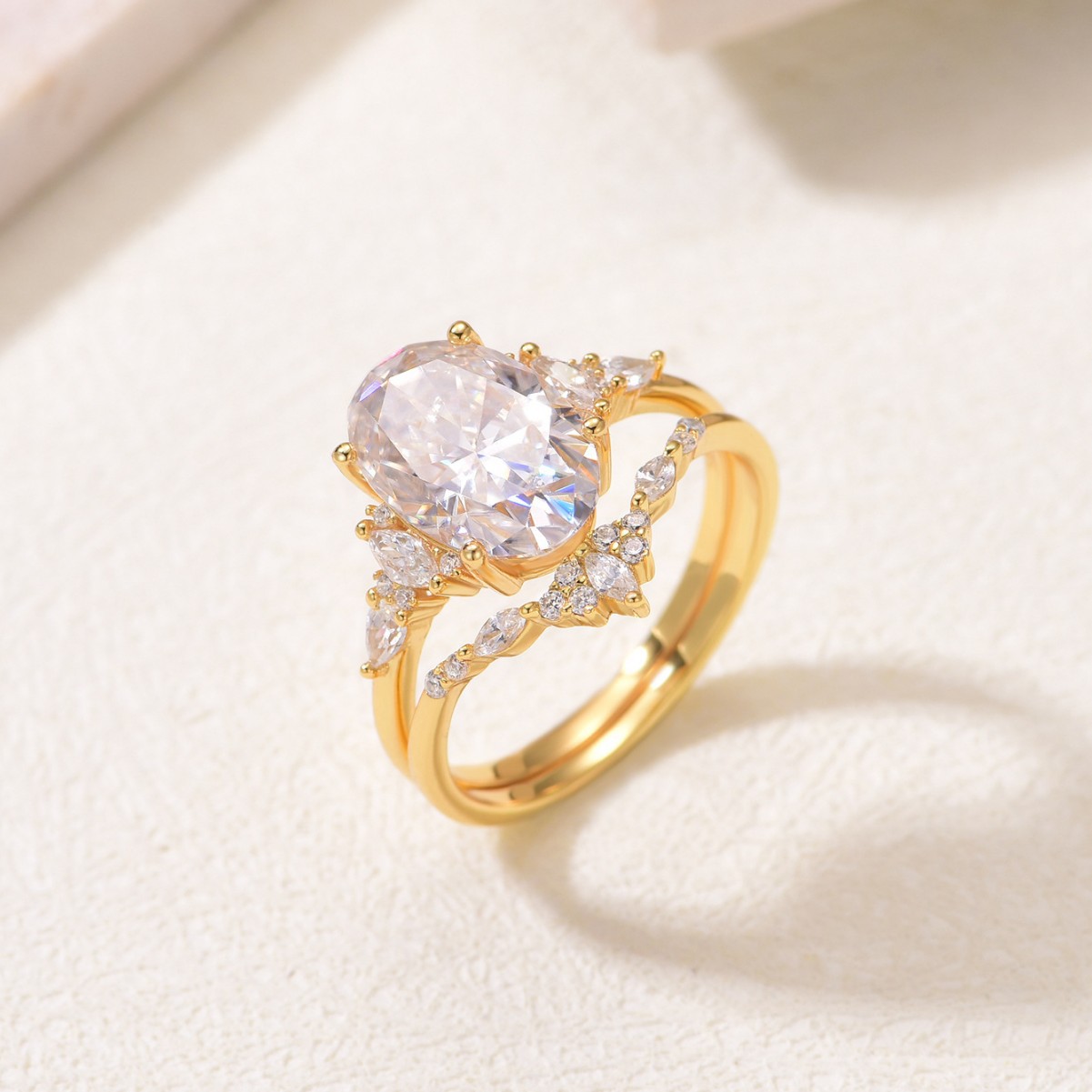 s925 yinhua lifeng oval moissanite ring women's golden crown pattern inlaid european and american style hot details Picture
