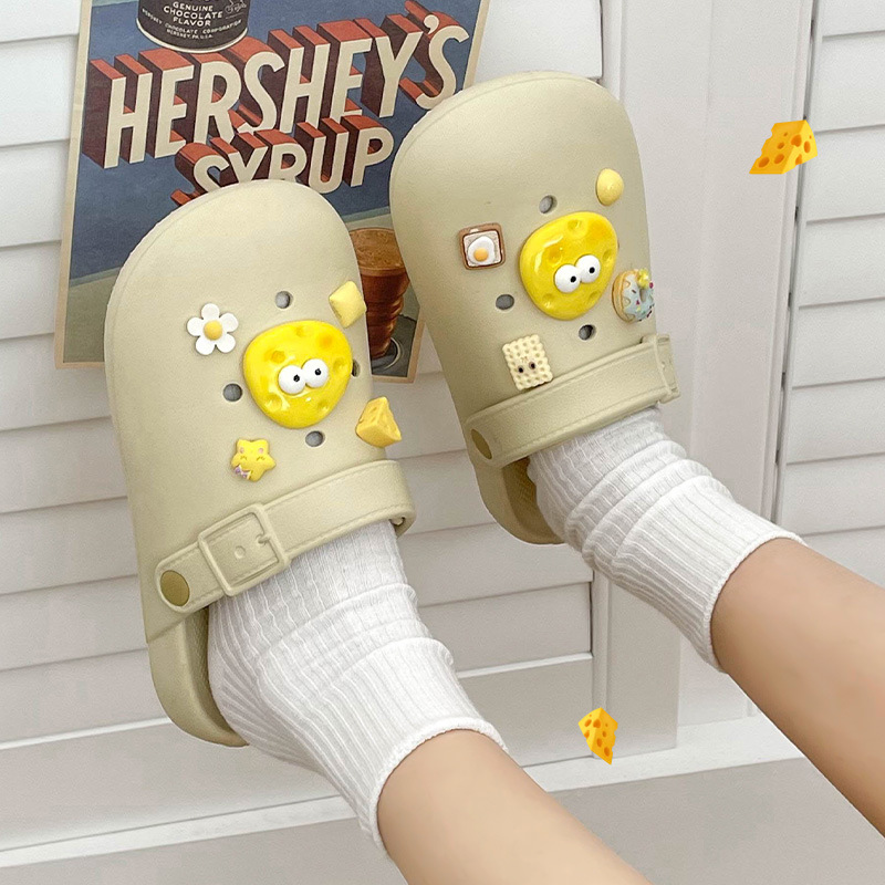 women's outdoor hole shoes summer bathroom non-slip thick bottom toe cap eva shit feeling pregnant women beach slippers summer Application Scenario