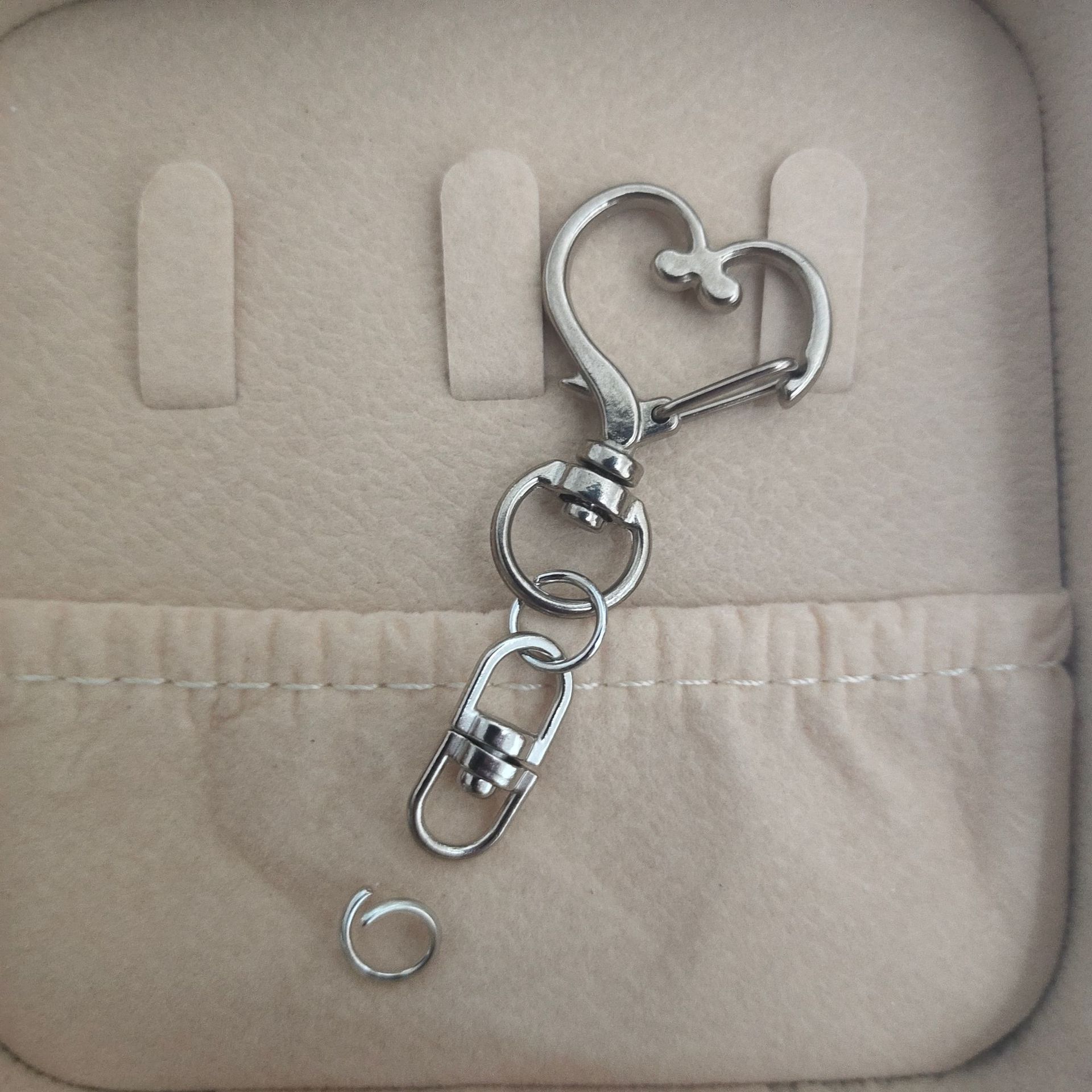 cross-border xingx buckle 8-word buckle zinc alloy key ring five-pointed star spring hanging buckle diy accessories can be sent on behalf of cross-border full figure