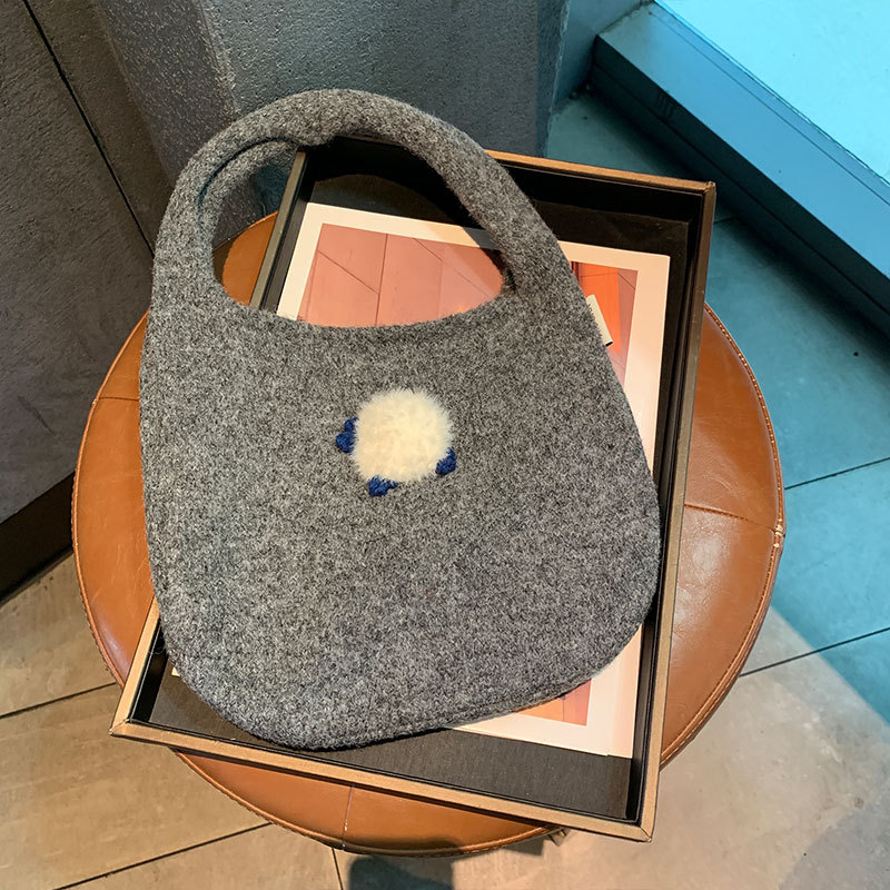 korean ins style knitted bag design sense niche handbag fashion all-matching casual handbag knitted hand bag Specification drawing