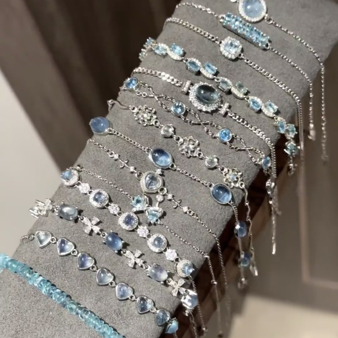 high-grade light luxury zircon four-petal flower bracelet women's fashion all-match cross-border bracelet chinese valentine's day jewelry yiwu accessories Specification drawing