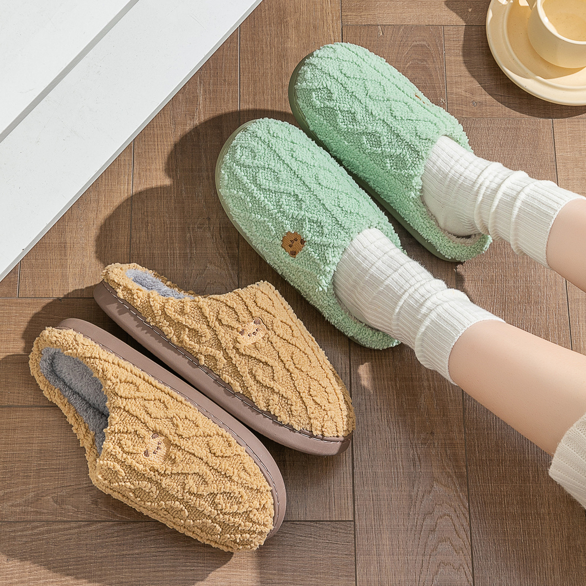 cotton slippers women's autumn and winter 2023 new interior home non-slip home couple wool slippers men's winter Application Scenario