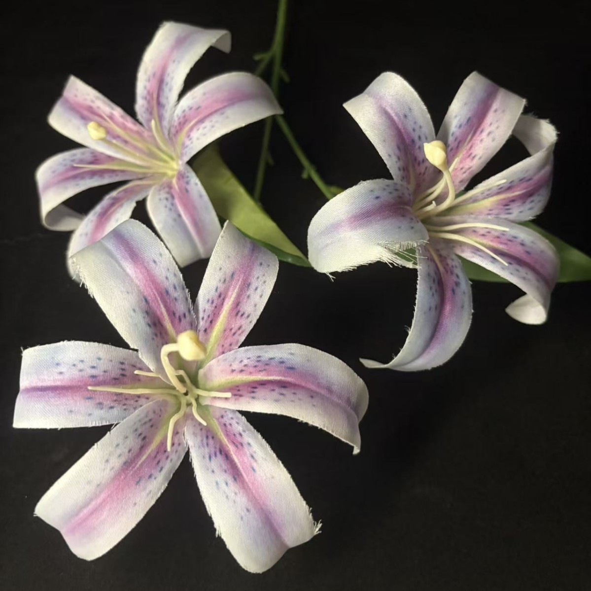 three-head golden lily fake flower furnishings decoration simulation handmade flowers silk flower wedding auditorium party flower arrangement decoration wedding Item Picture
