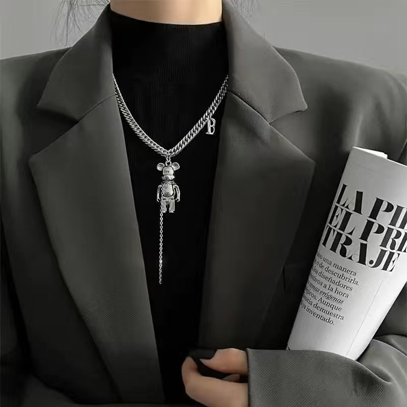 autumn/winter sweater chain triangle geometric drawable necklace light luxury ins fashion all-match simple graceful inner necklace Application Scenario